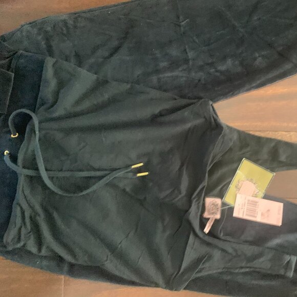 Juicy Couture Jumpsuit/Cropped Velour Romper NWT - Picture 3 of 6
